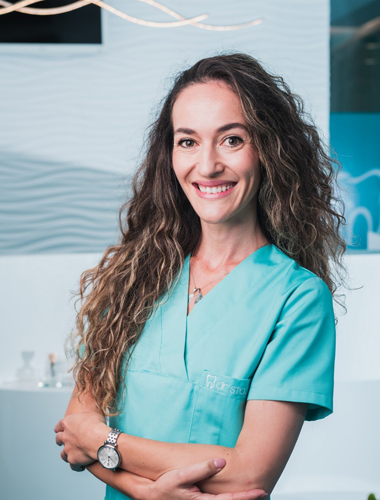 Dr stom. Jelena Matić.